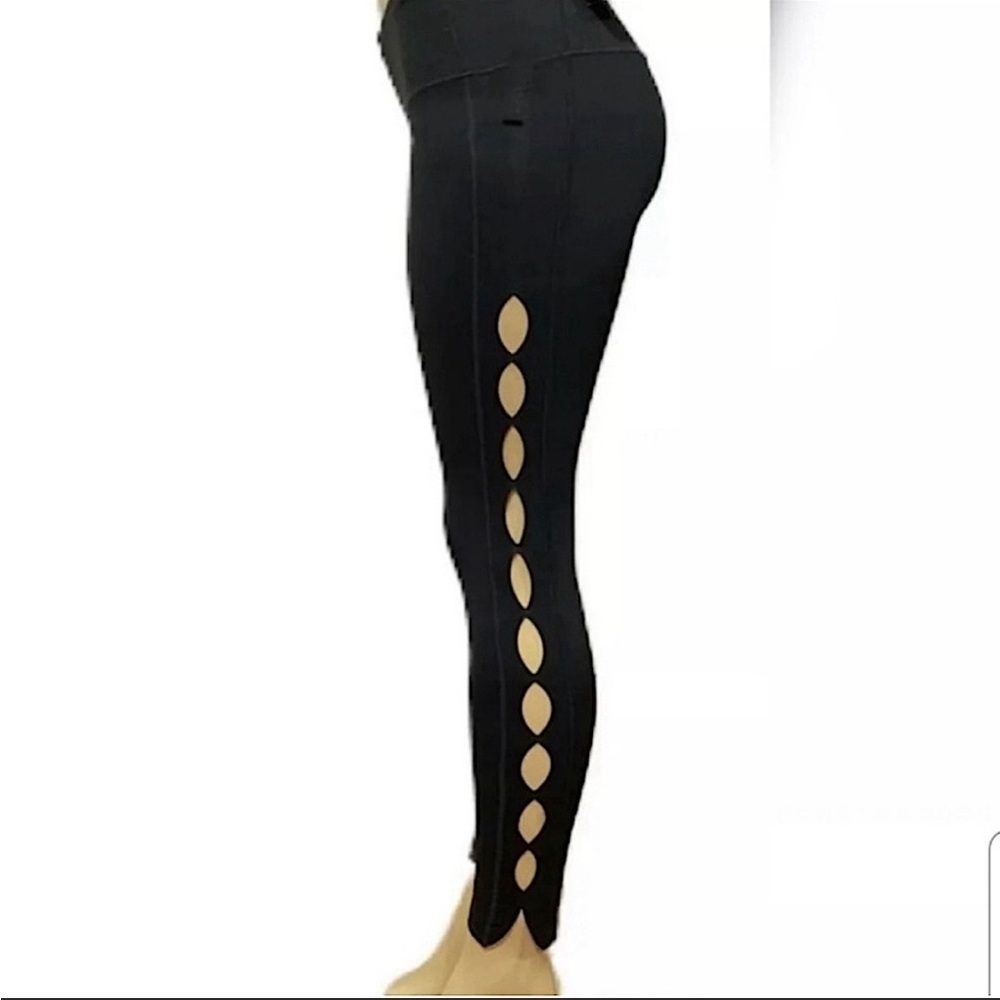Victorias Sport Knockout Leggings with cutouts